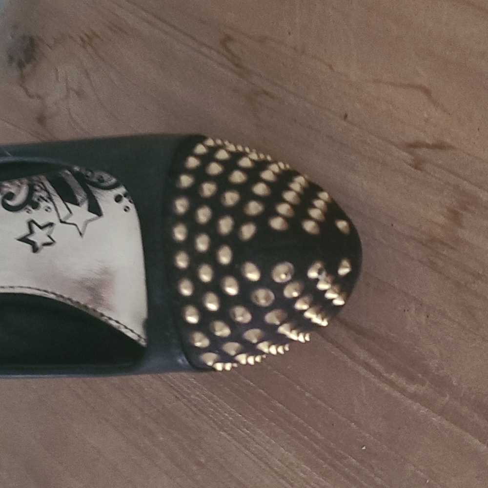 Heels - Picture 2 of 3